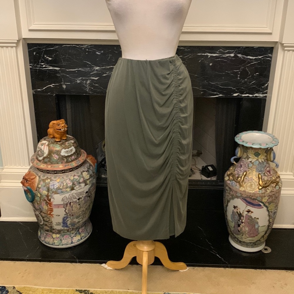 NWT “Green Envelope” side slit, ruched fitted skirt